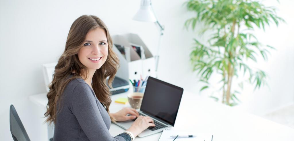 business woman woman on her computer